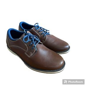 👞SONOMA: Boy’s size 1, brown lace-up loafers w/navy blue accent, lightly worn.